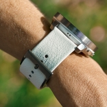 ss050702000-suunto-22mm-urban-6-leather-strap-birch-white-on-wrist-01.jpg