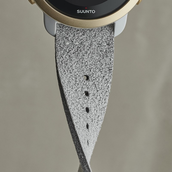 ss050616000-suunto-20mm-urban-4-microfiber-strap-grey-gold-s-on-wrist-05.jpg