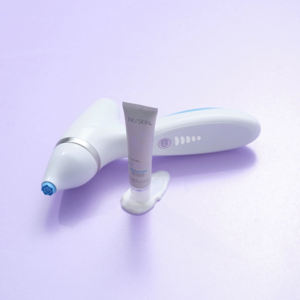 nu-skin-ageloc-lumispa-io-beauty-device-face-eyecare.jpg