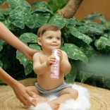 epoch-baby-hibiscus-hair-and-body-wash-model-baby-with-mumy-image.jpg