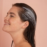 nu-skin-renu-smoothing-conditioner-application.jpg