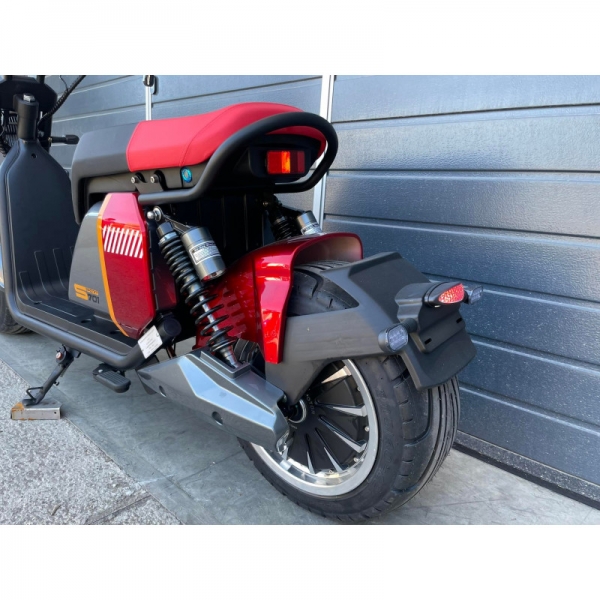 Lera Scooters C7+ 3000W red_5.jpg