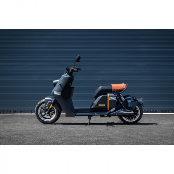 Lera Scooters C7 Skútr 3000W black_2.jpg