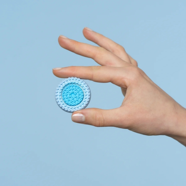 nu-skin-ageloc-lumispa-io-silicone-head-gentle-in hand-image.jpg