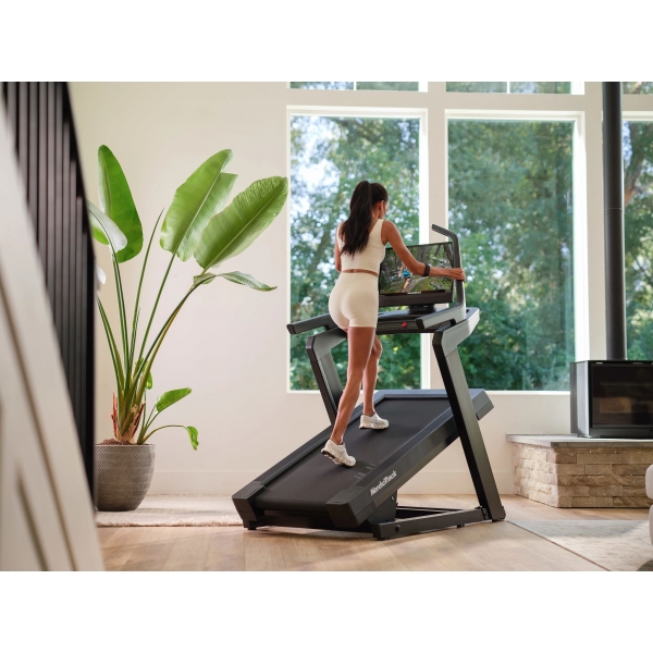 Běžecký pás NORDICTRACK Incline Trainer X24.jpg