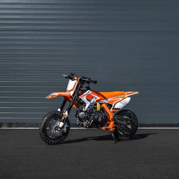 Apollo Thunder 70cc 1210 automat orange 1.jpg