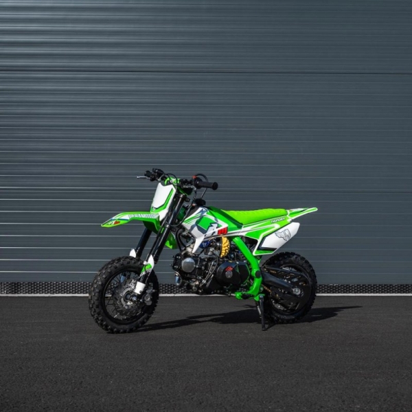 Apollo Thunder 70cc 1210 automat green 1.jpg
