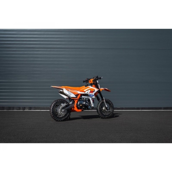 Apollo Thunder 70cc 1210 automat orange 3.jpg