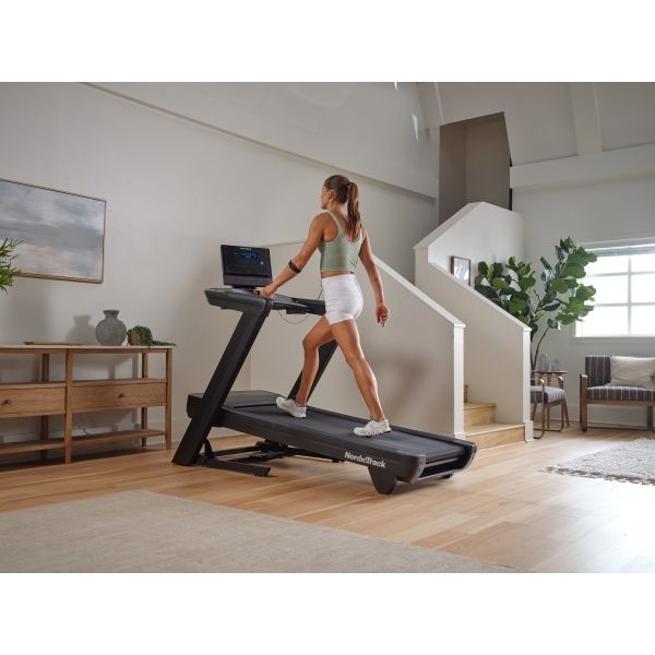 Běžecký pás NORDICTRACK Commercial LE.jpg