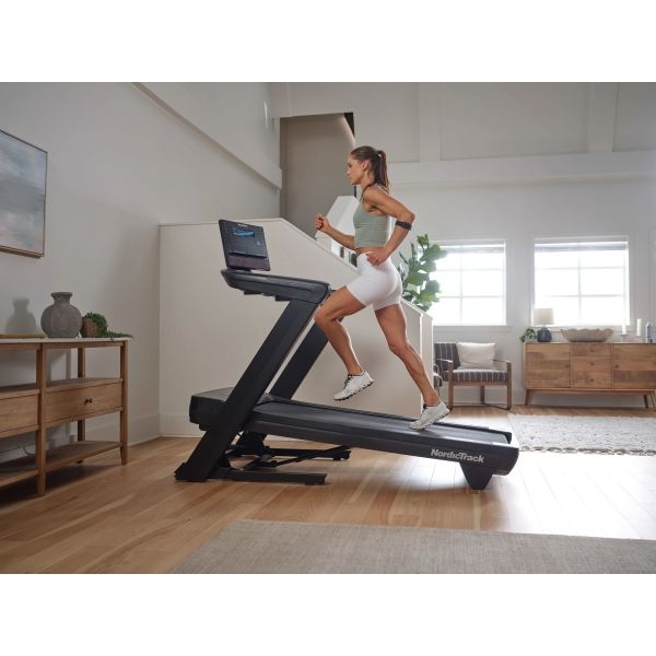 Běžecký pás NORDICTRACK Commercial LE.jpg