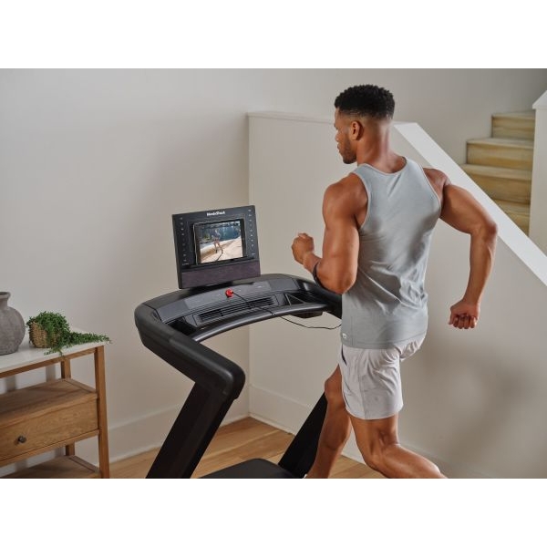 Běžecký pás NORDICTRACK Commercial LE.jpg