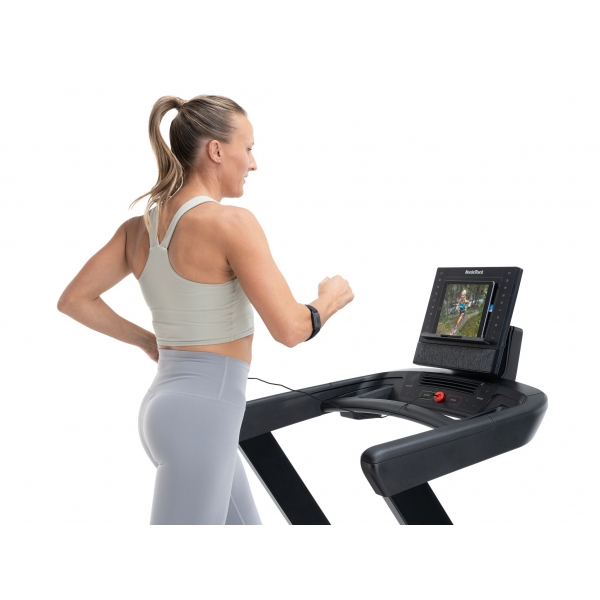Běžecký pás NORDICTRACK T Series 8.jpg