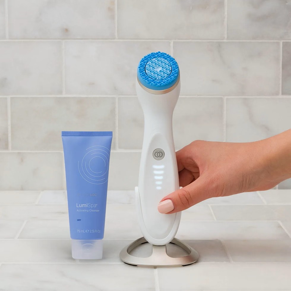 lumispa-activating-cleanser-dry II.jpeg